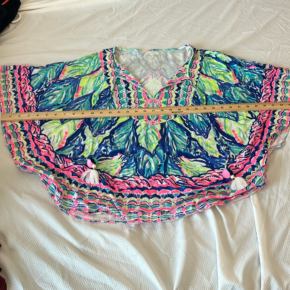 Lilly Pulitzer Britta Knit Tunic Swirling Seadream size XS
PROJECT due to hole - Picture 13 of 16